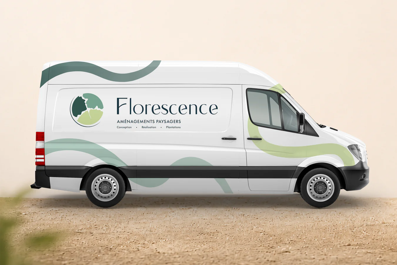 Véhicule professionnel blanc habillé avec l'identité Florescence