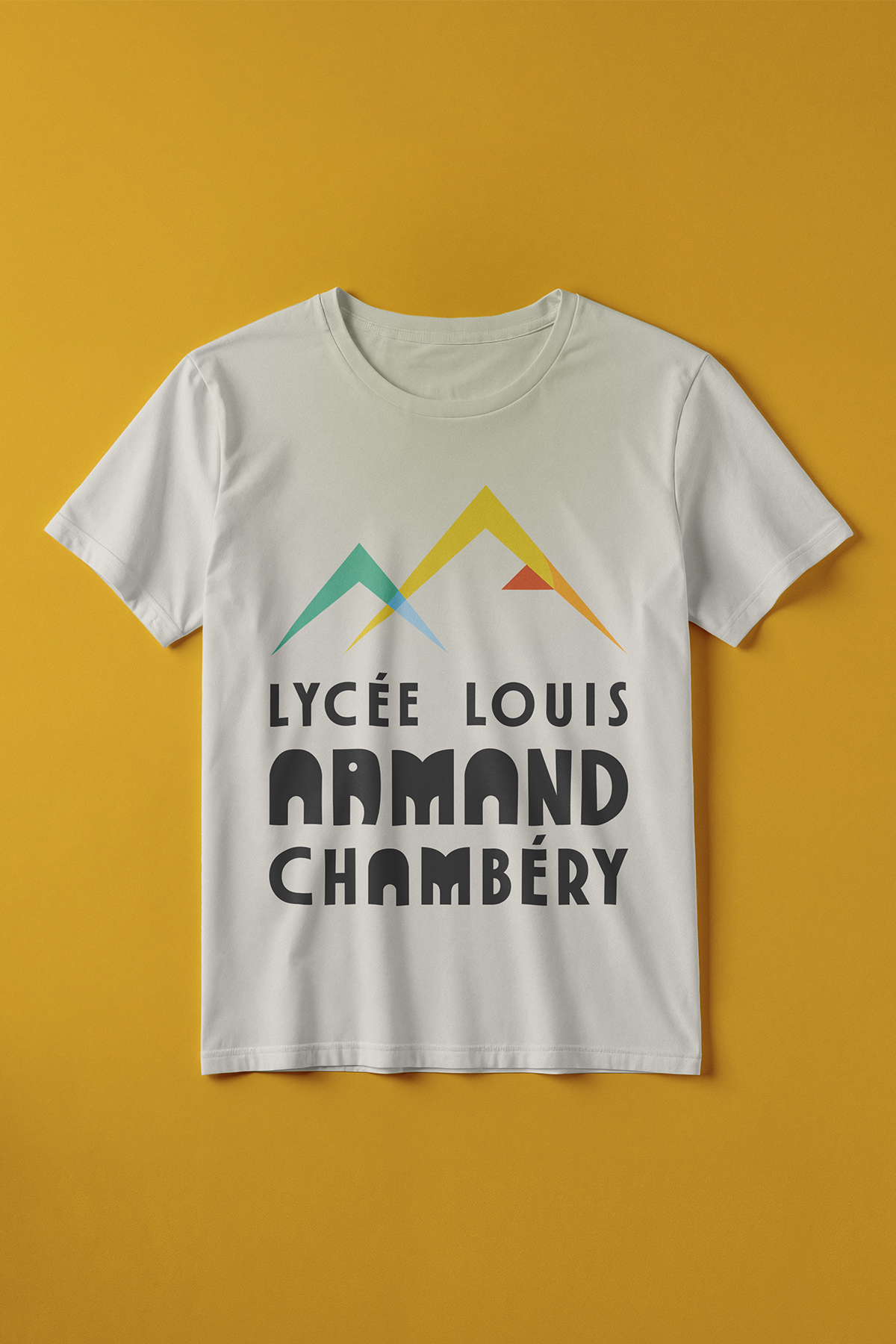 Déclinaison du signe graphique sur un T-shirt