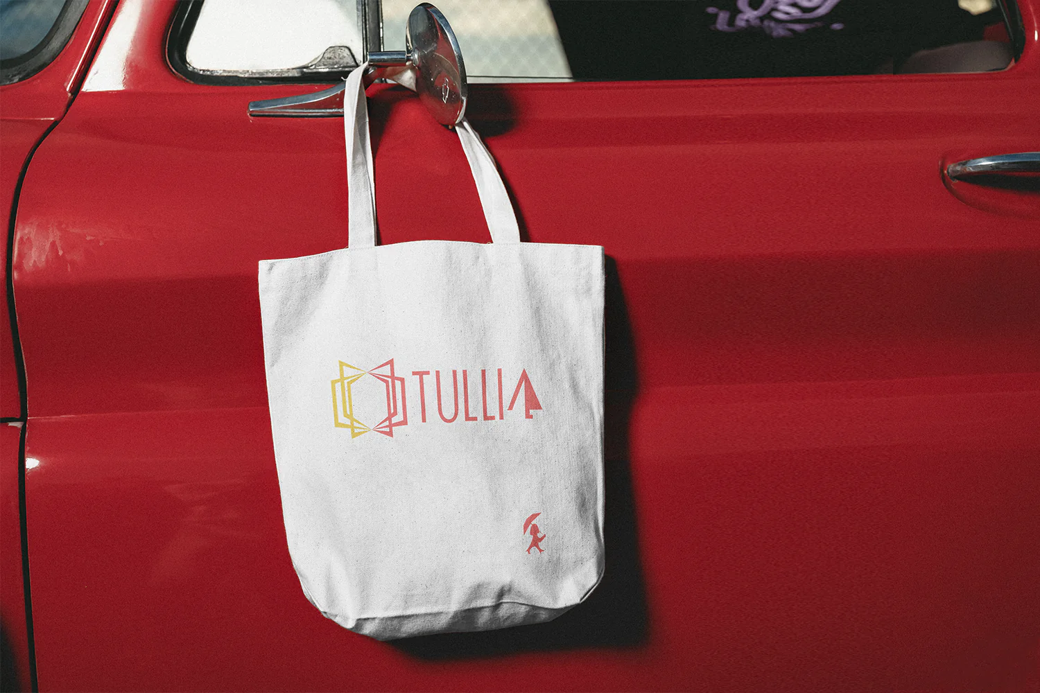 Tote bag portant le logotype Tullia